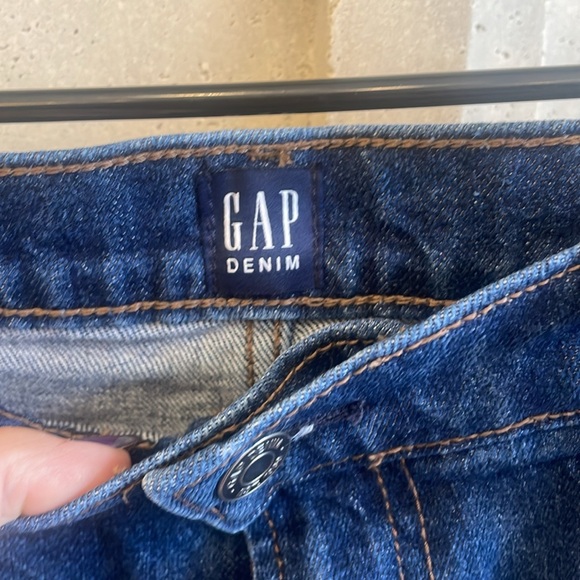 Gap Indigo blue distressed jean shorts. Size 29. Never worn . - Picture 2 of 3